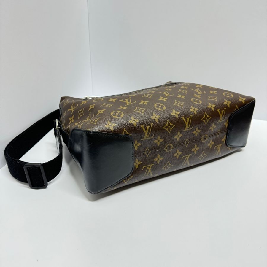 【超級新!】LV Monogram 經典老花 郵差包(專櫃 106,000)-11