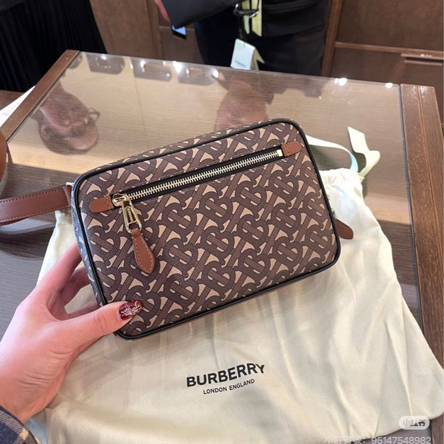 二手正品BURBERRY /8025763 / ATLAS 經典印花拉鍊斜背相機包~近全新(看圖看內文)-7
