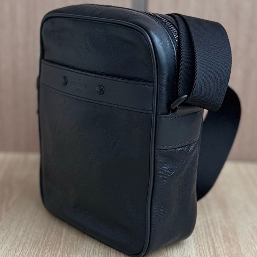 Louis Vuitton Danube 全皮壓紋男款斜挎包 郵差包相機包 尺寸16x7×22cm 附:塵袋-3