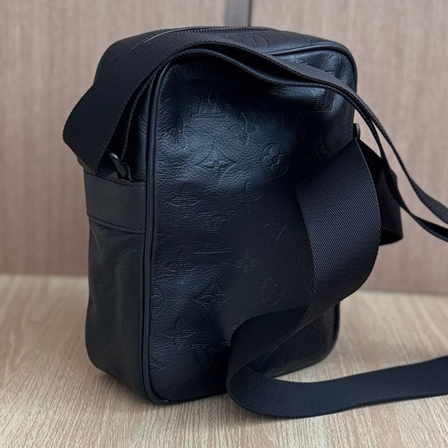 Louis Vuitton Danube 全皮壓紋男款斜挎包 郵差包相機包 尺寸16x7×22cm 附:塵袋-4