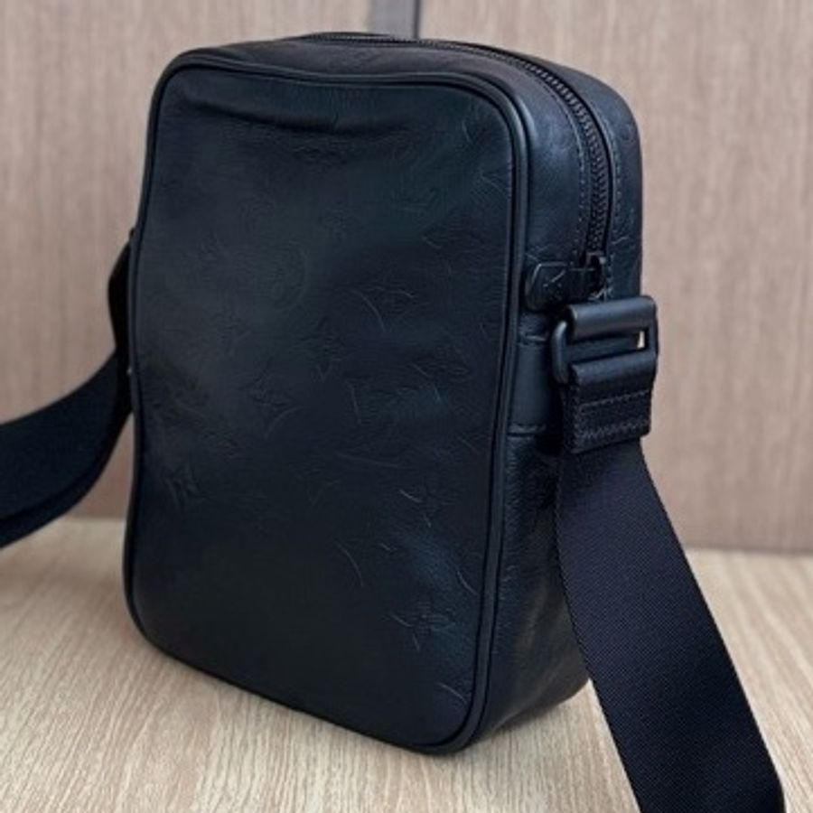 Louis Vuitton Danube 全皮壓紋男款斜挎包 郵差包相機包 尺寸16x7×22cm 附:塵袋-5