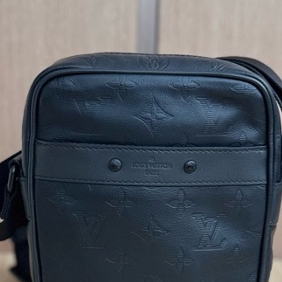 Louis Vuitton Danube 全皮壓紋男款斜挎包 郵差包相機包 尺寸16x7×22cm 附:塵袋-6