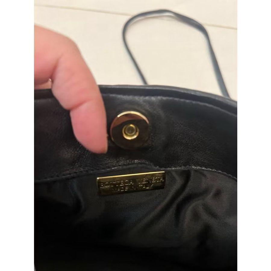 bv編織斜背包市價約6萬-4