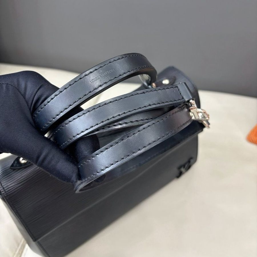 路易威登/Louis Vuitton 黑色水波紋克魯尼Cluny BB-5