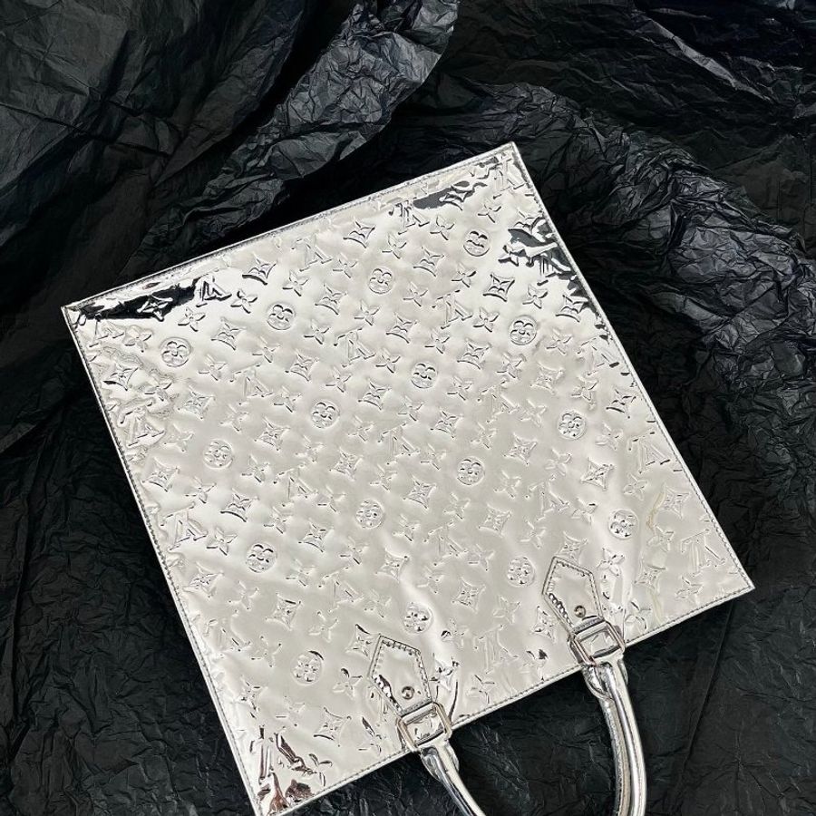 LV 鏡面銀色琴譜包 36x38 99新配件塵袋-3