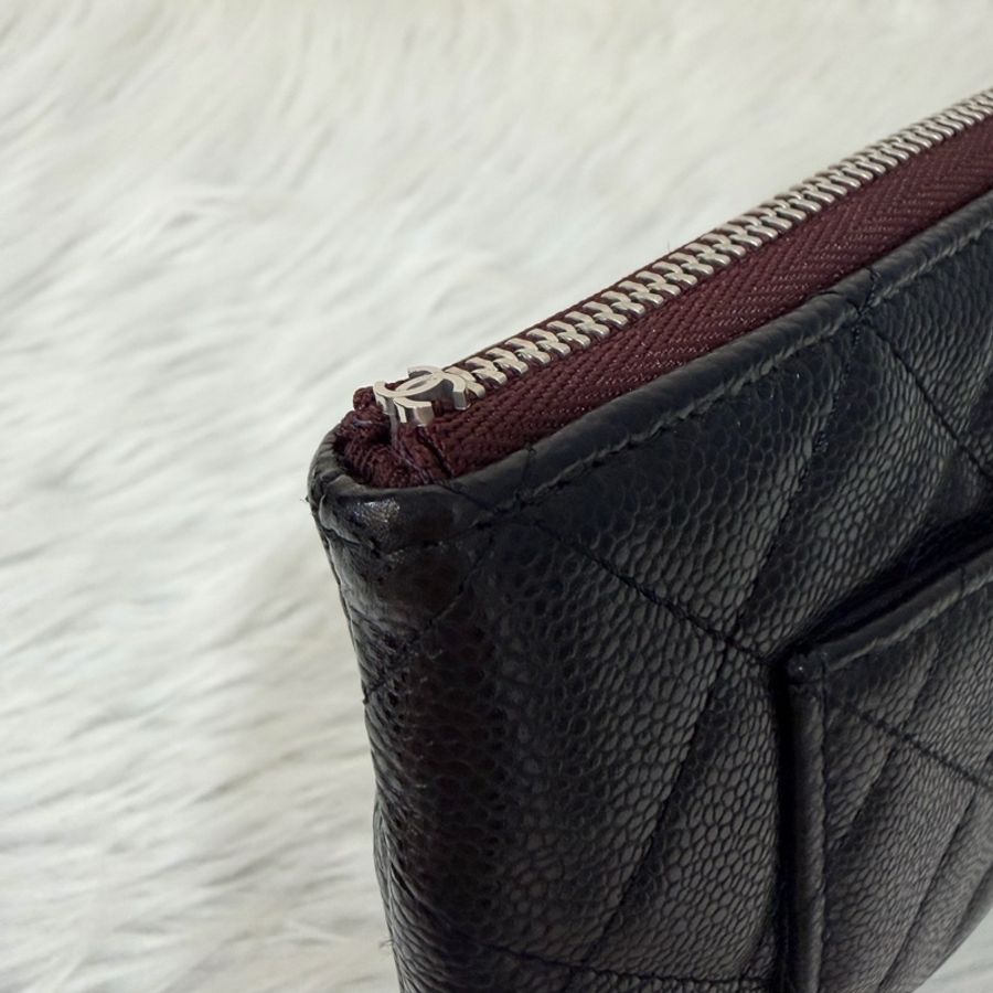 CHANEL AP1704 黑荔枝皮 牛皮 銀釦 一字拉鍊 雙層 護照包 手拿包 萬用包-21