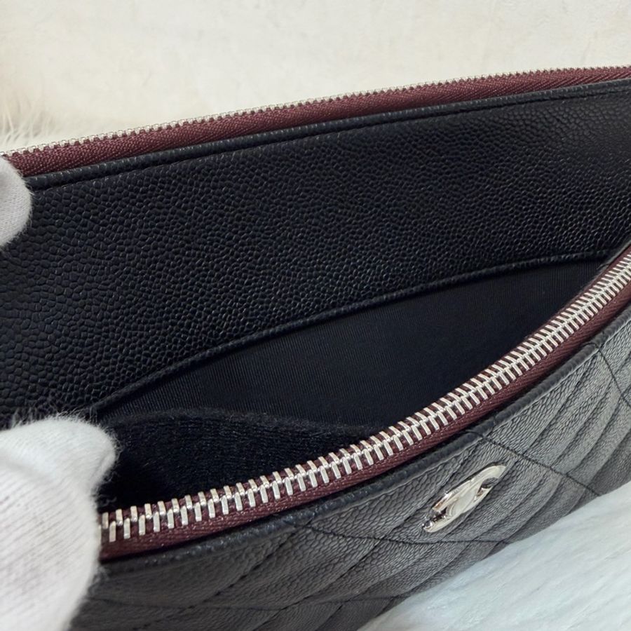 CHANEL AP1704 黑荔枝皮 牛皮 銀釦 一字拉鍊 雙層 護照包 手拿包 萬用包-34