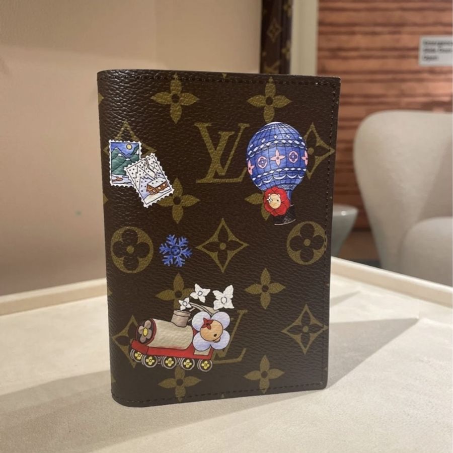 LV VNN passport holder-4