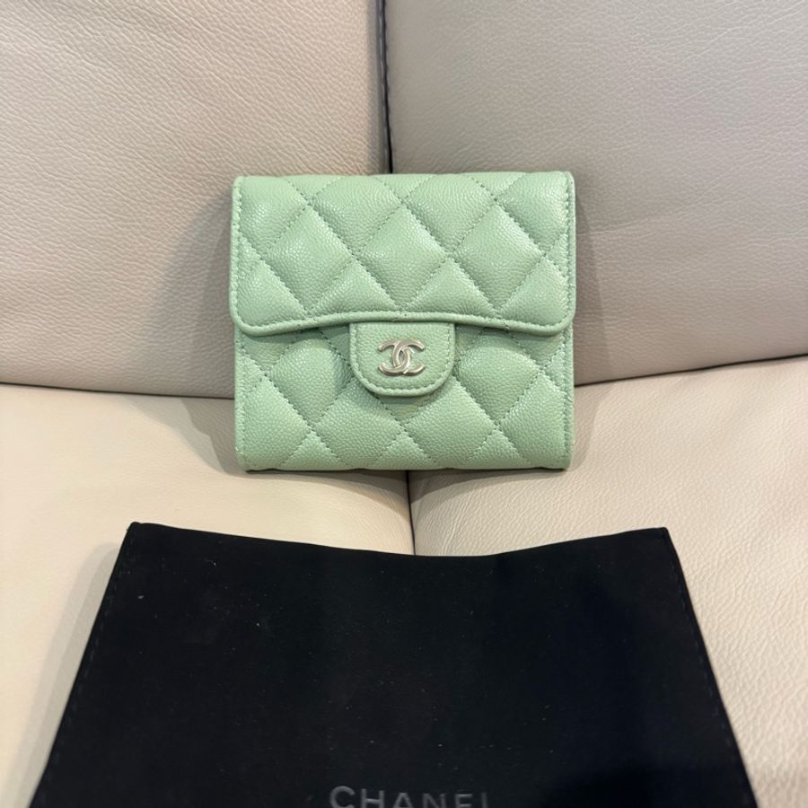Chanel 香奈兒 乳木果油綠短夾/99新美品-0