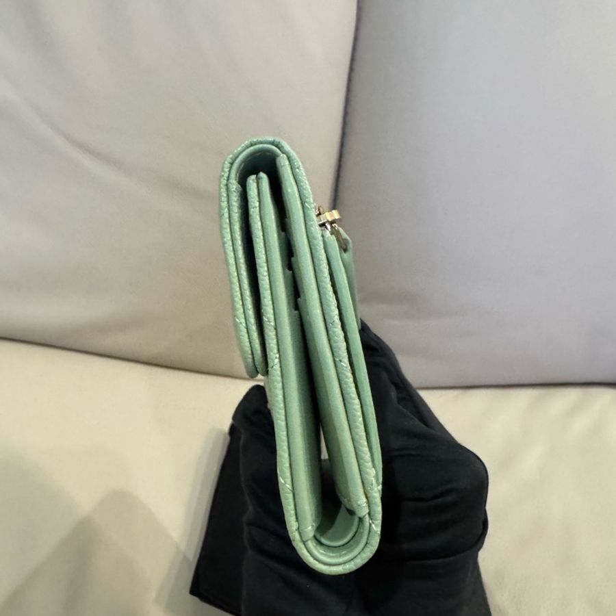 Chanel 香奈兒 乳木果油綠短夾/99新美品-2