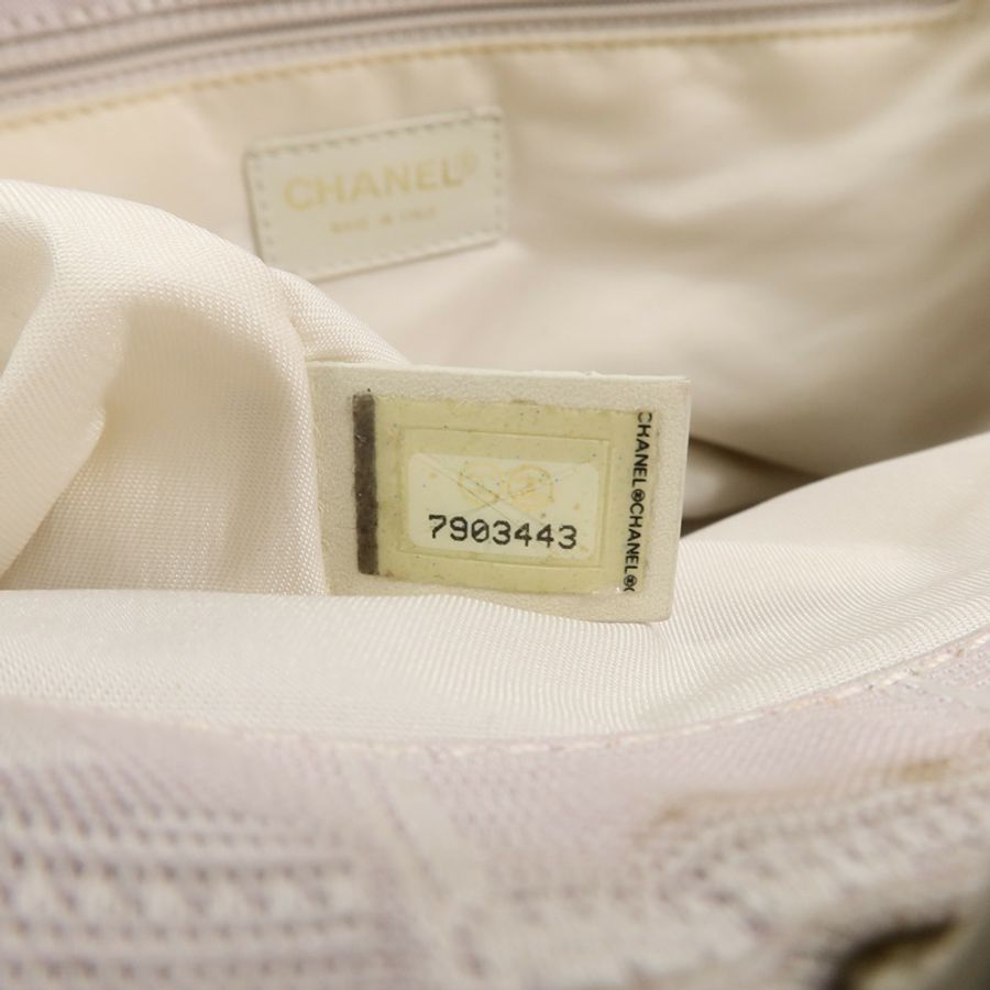 CHANEL 尼龍New Travel Line肩背袋-6