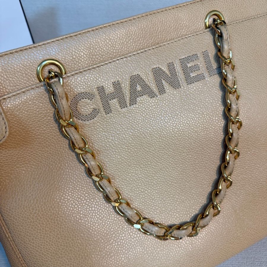 📌 絕版珍藏 | ❤️ Chanel 香奈兒 Vintage 荔枝紋打孔LOGO鏈條托特包 ✨ 30*23*8-2