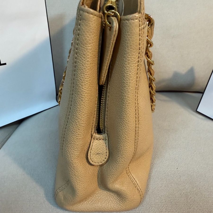 📌 絕版珍藏 | ❤️ Chanel 香奈兒 Vintage 荔枝紋打孔LOGO鏈條托特包 ✨ 30*23*8-4