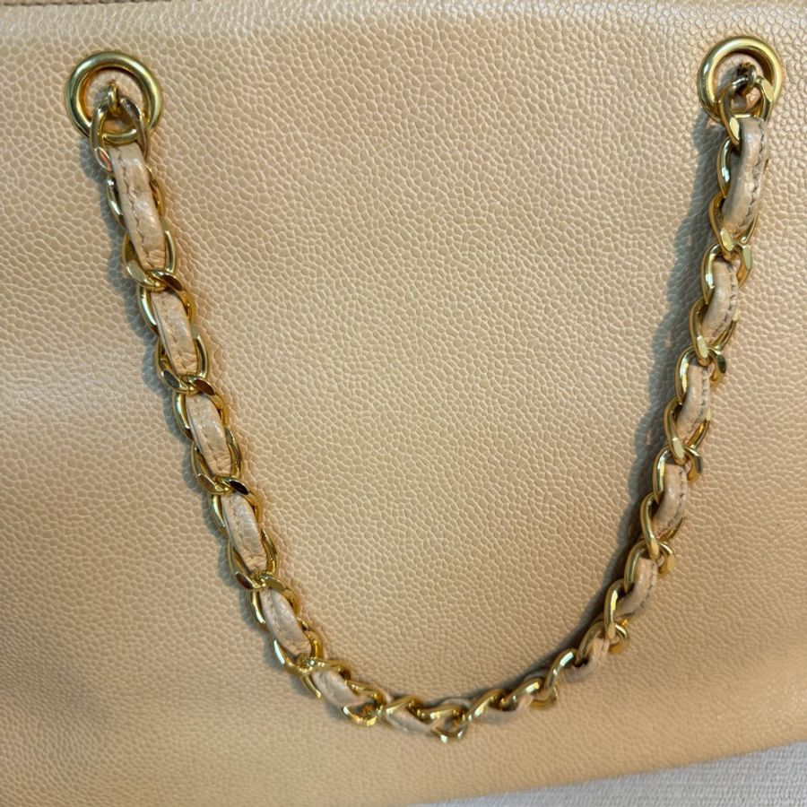 📌 絕版珍藏 | ❤️ Chanel 香奈兒 Vintage 荔枝紋打孔LOGO鏈條托特包 ✨ 30*23*8-5