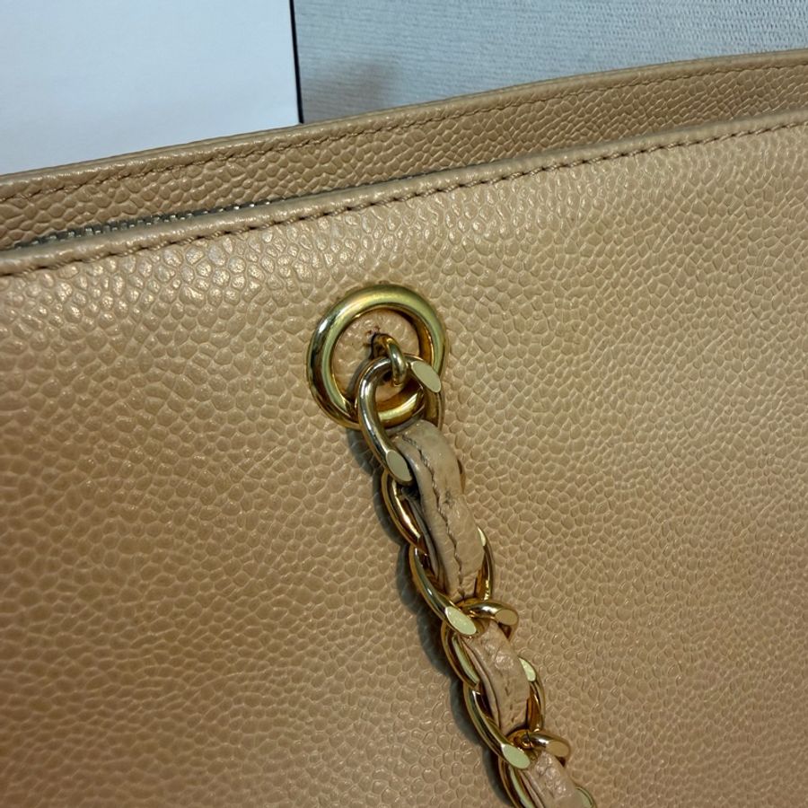 📌 絕版珍藏 | ❤️ Chanel 香奈兒 Vintage 荔枝紋打孔LOGO鏈條托特包 ✨ 30*23*8-7