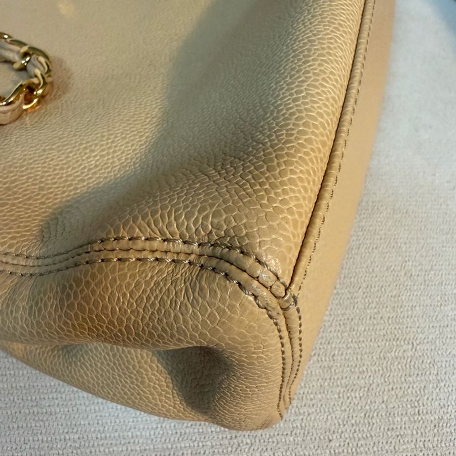 📌 絕版珍藏 | ❤️ Chanel 香奈兒 Vintage 荔枝紋打孔LOGO鏈條托特包 ✨ 30*23*8-14