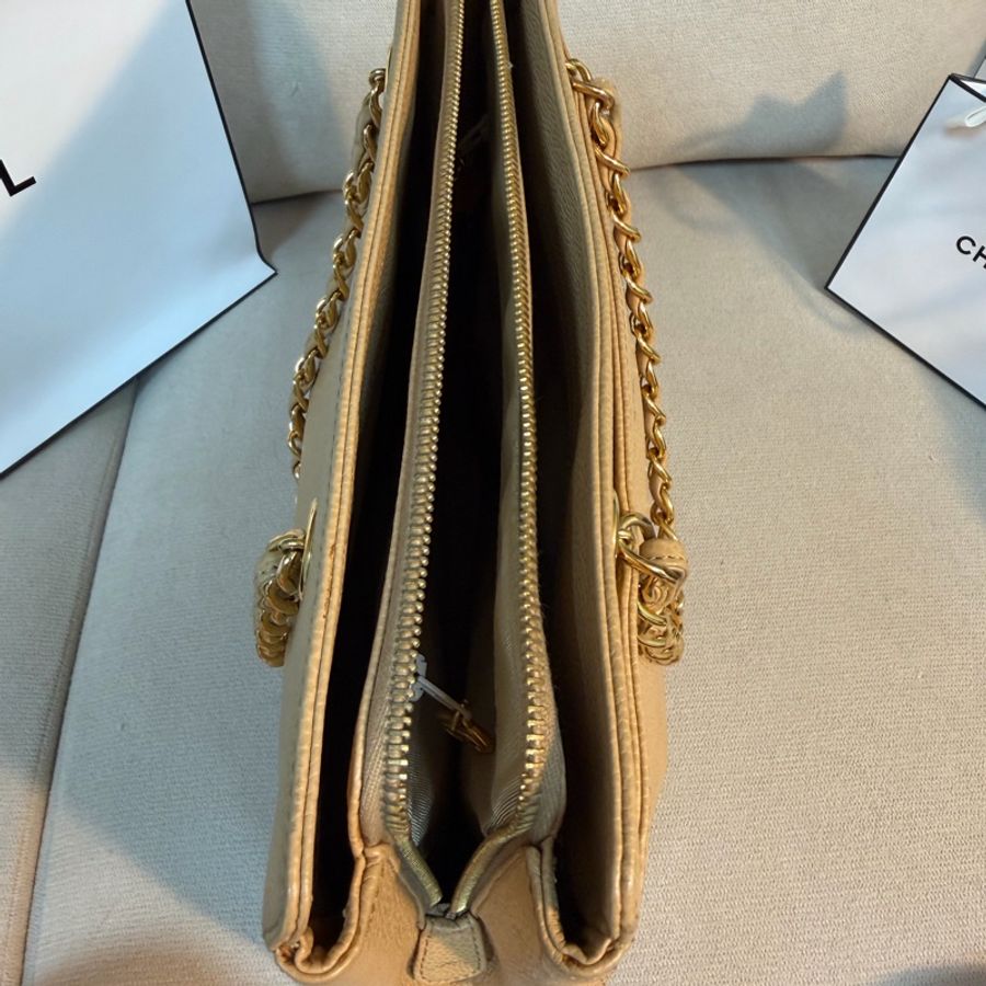 📌 絕版珍藏 | ❤️ Chanel 香奈兒 Vintage 荔枝紋打孔LOGO鏈條托特包 ✨ 30*23*8-16