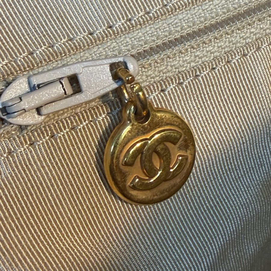 📌 絕版珍藏 | ❤️ Chanel 香奈兒 Vintage 荔枝紋打孔LOGO鏈條托特包 ✨ 30*23*8-21