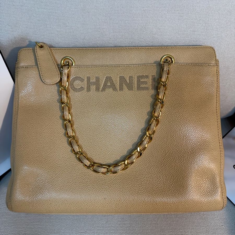 📌 絕版珍藏 | ❤️ Chanel 香奈兒 Vintage 荔枝紋打孔LOGO鏈條托特包 ✨ 30*23*8-27