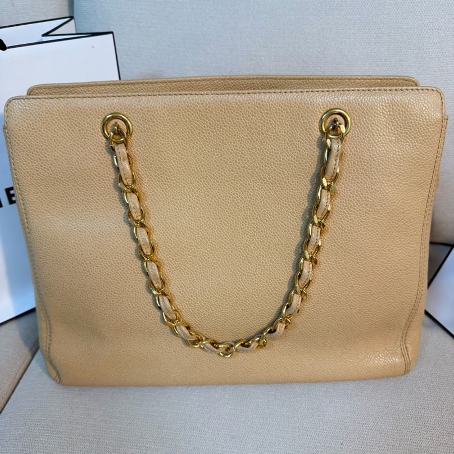 📌 絕版珍藏 | ❤️ Chanel 香奈兒 Vintage 荔枝紋打孔LOGO鏈條托特包 ✨ 30*23*8-28