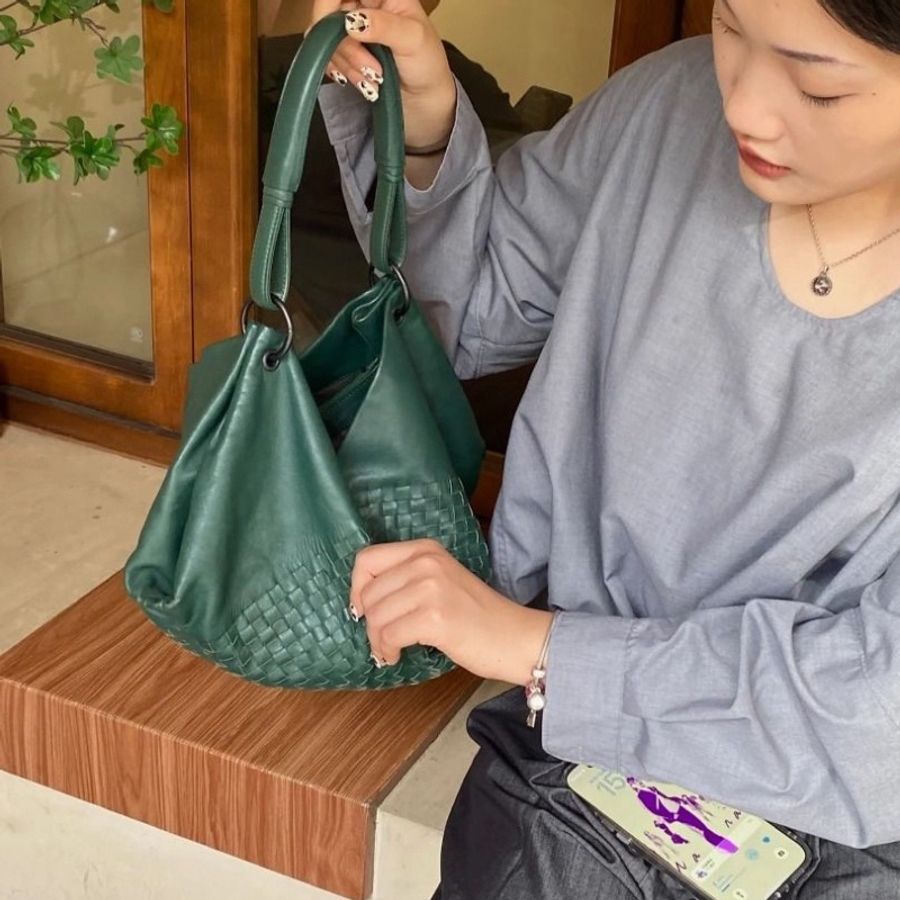 BV 綠色經典編織吊床肩背餃子包 42*17*32.5 9新 配件塵袋-1