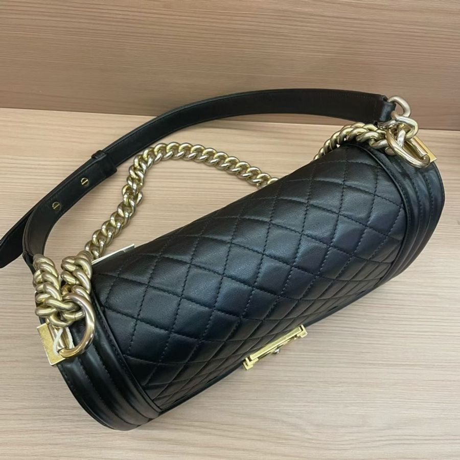 Chanel 香奈兒黑金LEBOY中號 牛皮鏈條包 2015年,20開 有塵袋 無卡 無盒子 尺寸底長25*高15*-4
