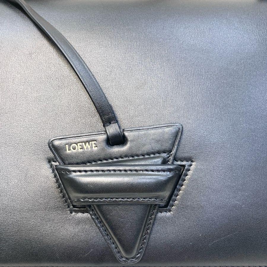 羅意威Loewe巴塞隆納黑色牛皮金釦Barcelona三角下蓋側背包🖤極簡高級感必收款-11