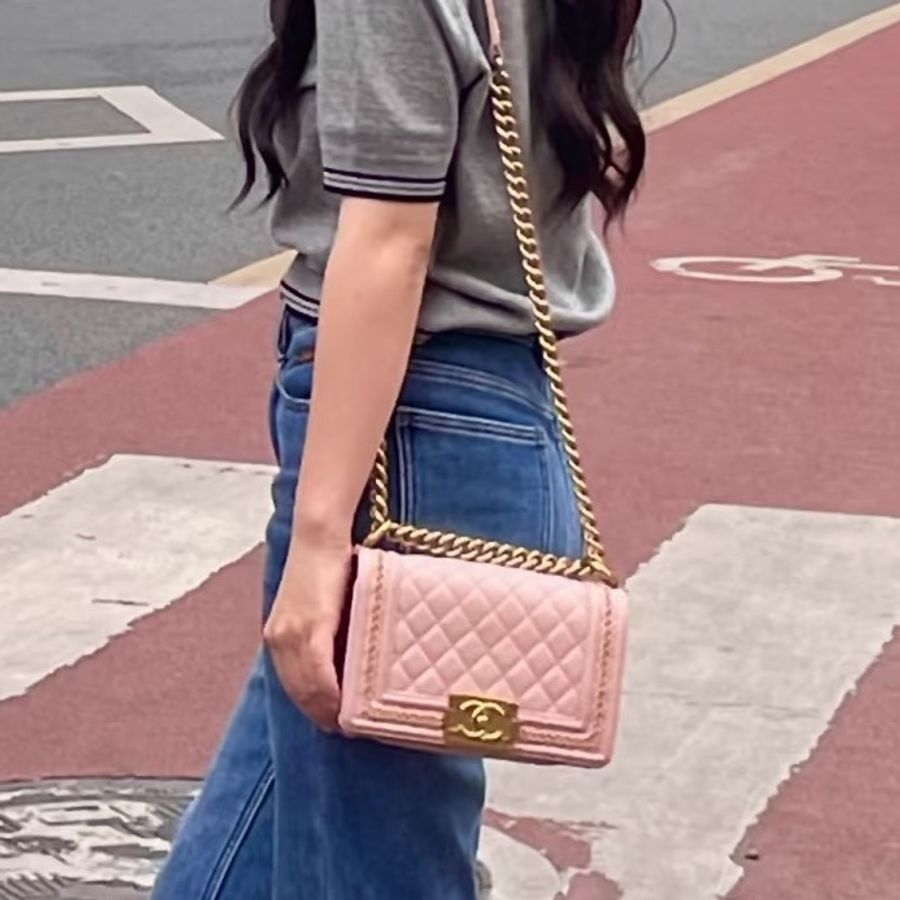 CHANEL香奈兒Leboy25中號櫻花粉限量宮庭編織滾邊款-3