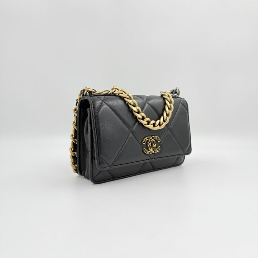 CHANEL-黑色羊皮金釦19 WOC手提斜背包-7
