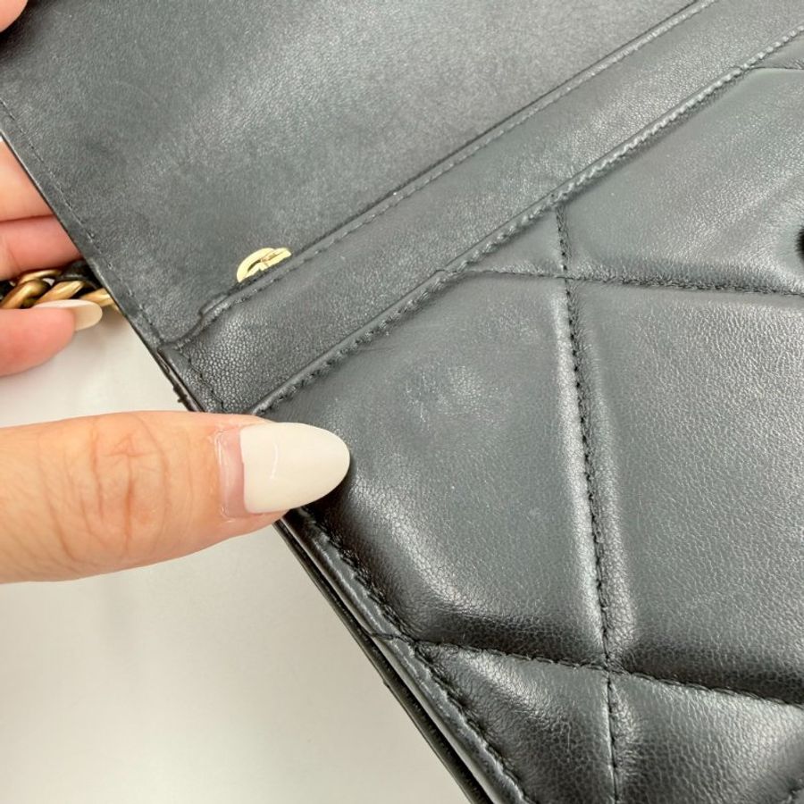CHANEL-黑色羊皮金釦19 WOC手提斜背包-29