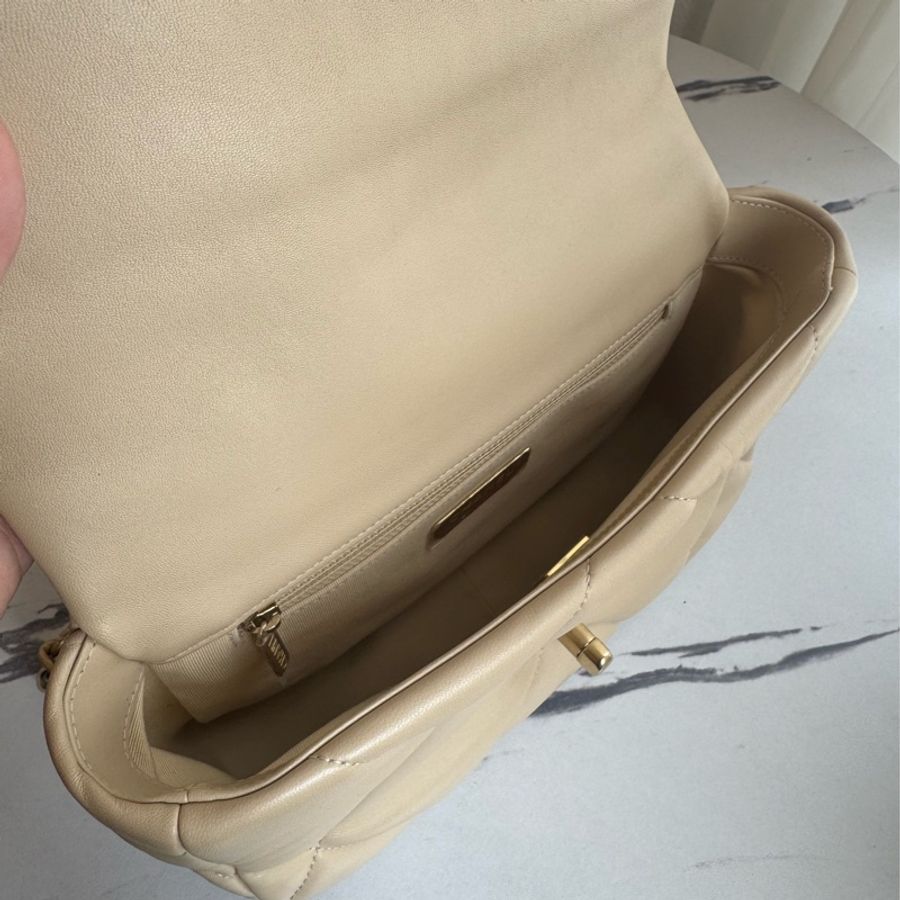 Chanel 奶茶色19金釦26-18