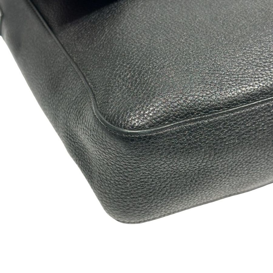 FENDI Calfskin Leather Baguette messenger Messenger Bag PHW Black-4