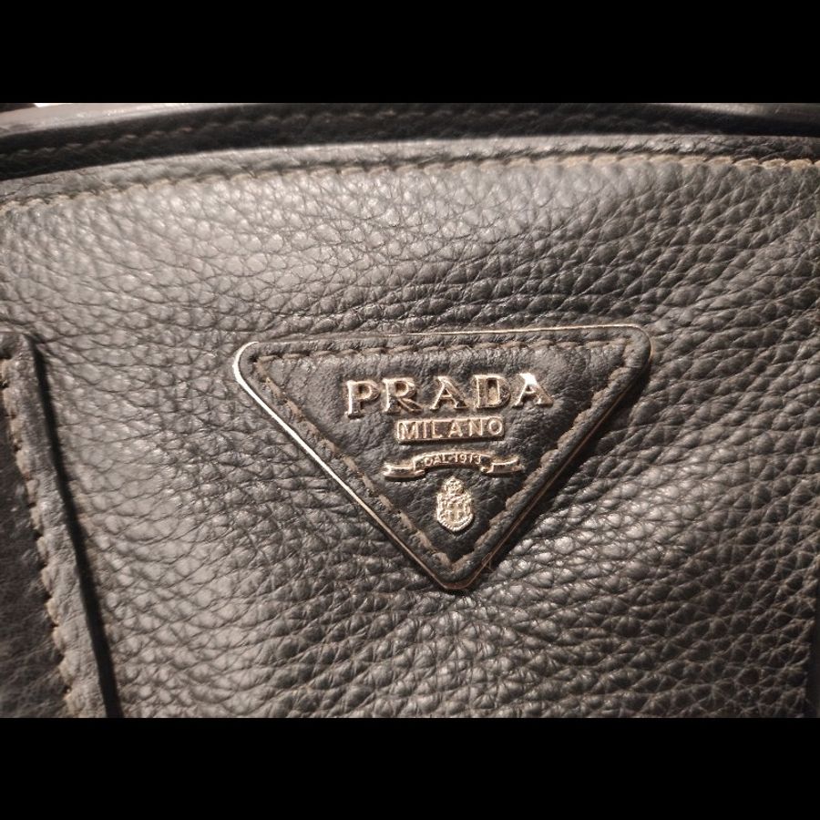 Prada 黑色荔枝紋真皮兩用托特包|手提肩背皆可|大容量通勤包-4