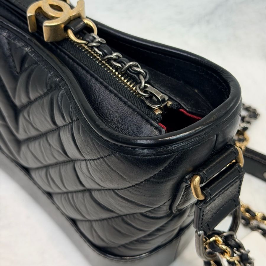 CHANEL Gabrielle Small Size V紋小號黑色流浪包 XC382-19