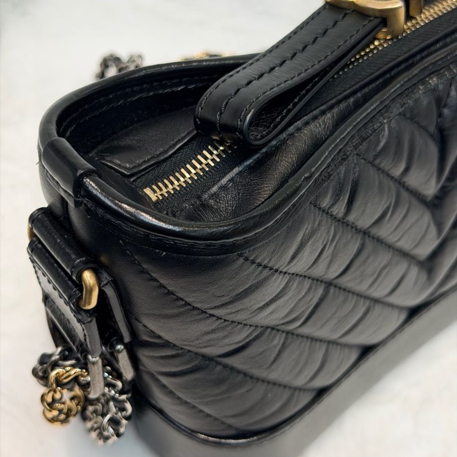 CHANEL Gabrielle Small Size V紋小號黑色流浪包 XC382-20