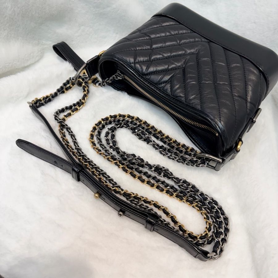 CHANEL Gabrielle Small Size V紋小號黑色流浪包 XC382-34