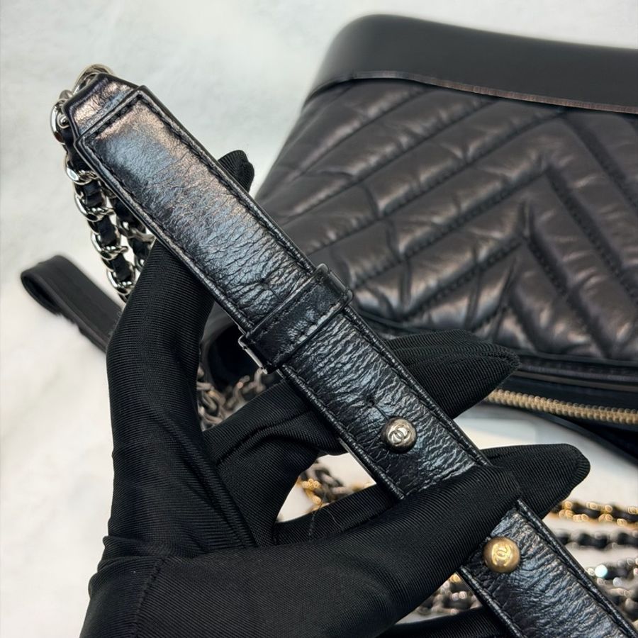 CHANEL Gabrielle Small Size V紋小號黑色流浪包 XC382-35