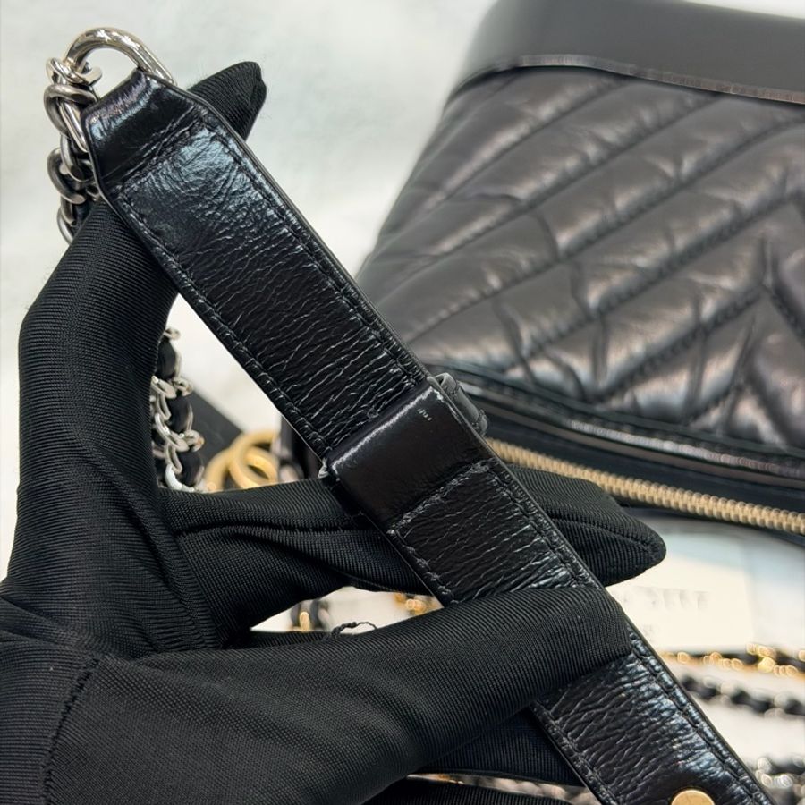 CHANEL Gabrielle Small Size V紋小號黑色流浪包 XC382-38