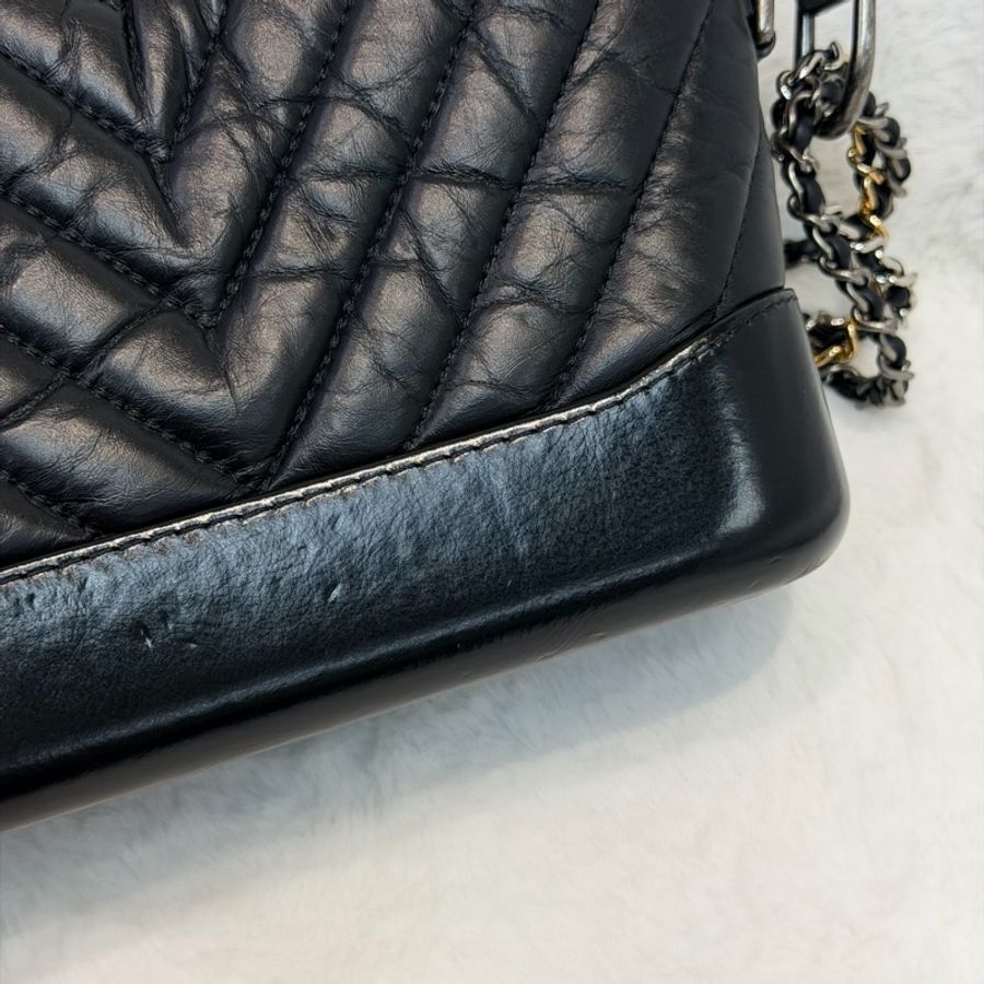 CHANEL Gabrielle Small Size V紋小號黑色流浪包 XC382-43