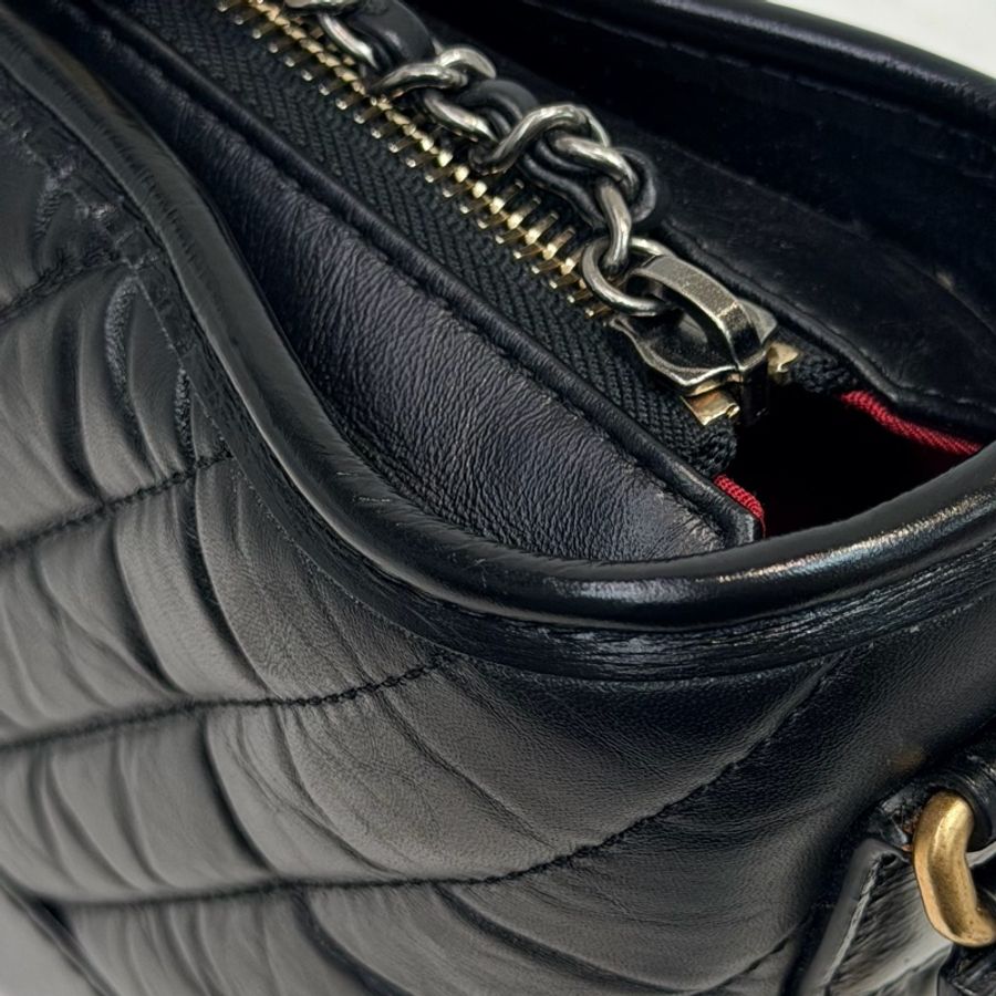 CHANEL Gabrielle Small Size V紋小號黑色流浪包 XC382-50