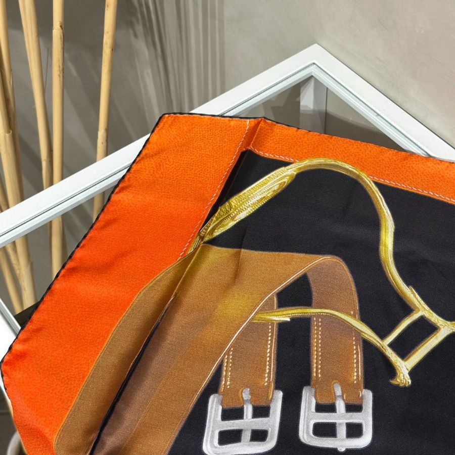 HERMES Projets Carres Poncho 馬具博物館披肩 140 - 黑-3