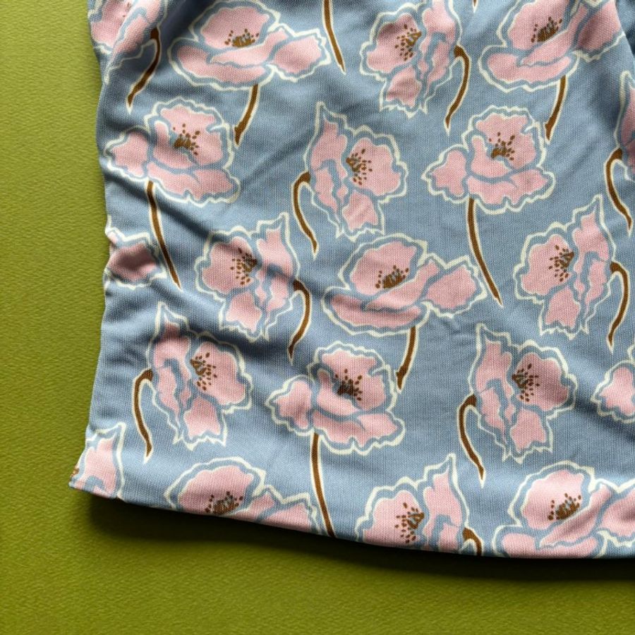 42號 ::Versace:: 凡賽斯 滿版藍粉花卉斜肩無袖上衣 春夏款-11