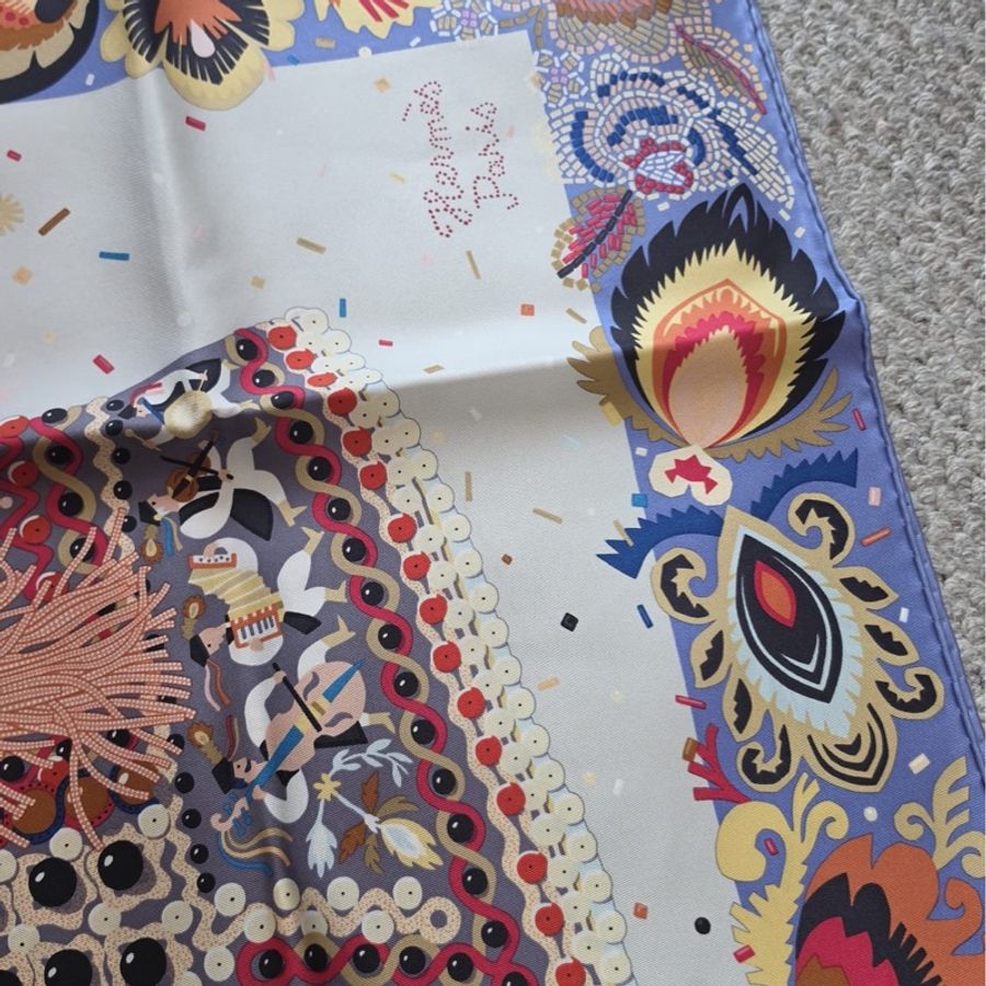 TK2037 Hermes Costume De Fete Scarf 90 x 90cm Silk Mauve x Gris Perle x Bois-20