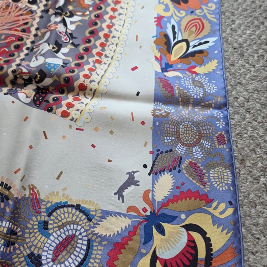 TK2037 Hermes Costume De Fete Scarf 90 x 90cm Silk Mauve x Gris Perle x Bois-22