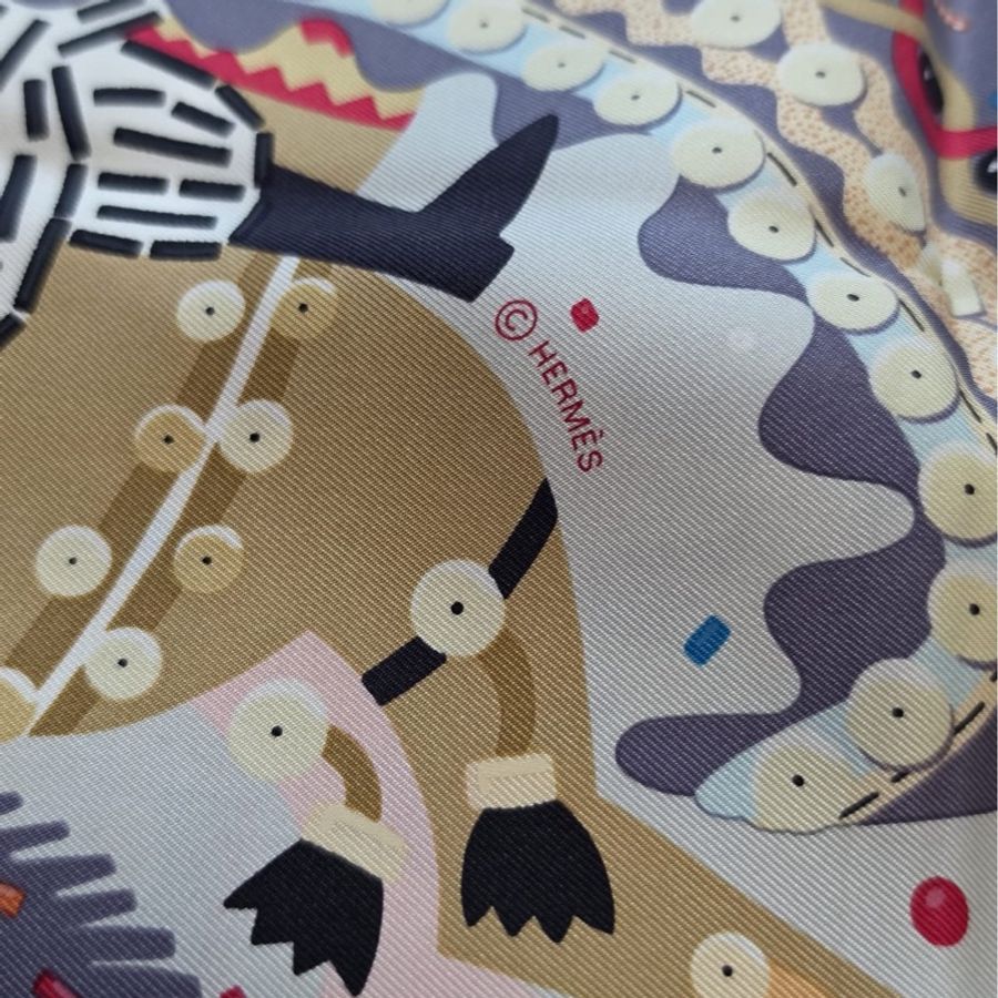 TK2037 Hermes Costume De Fete Scarf 90 x 90cm Silk Mauve x Gris Perle x Bois-24