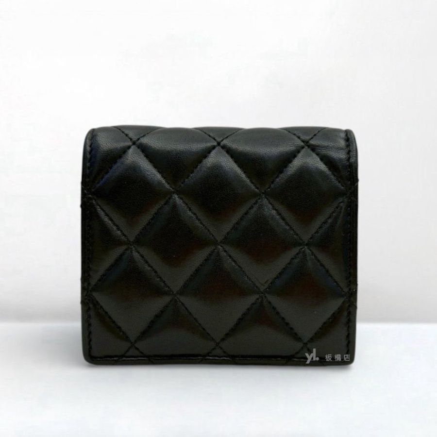 S5283-CHANEL 黑羊皮金LOGO對開扣式零錢短夾AP3407-3