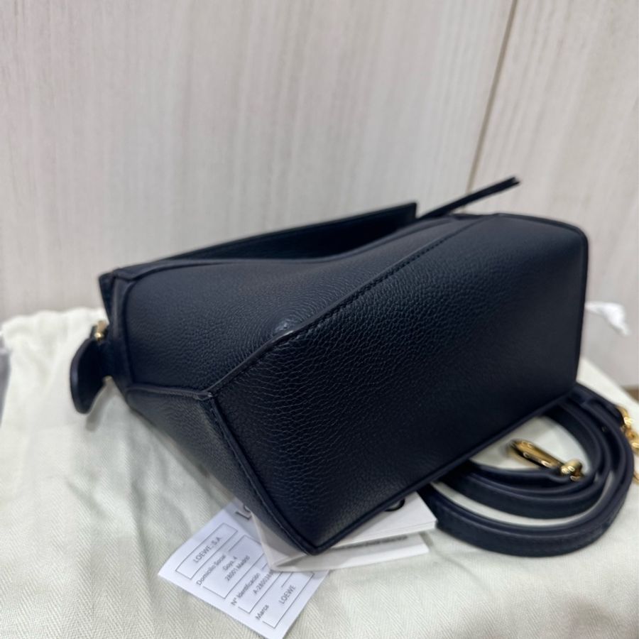 Loewe mini puzzle新款深黑籃斜背包-6