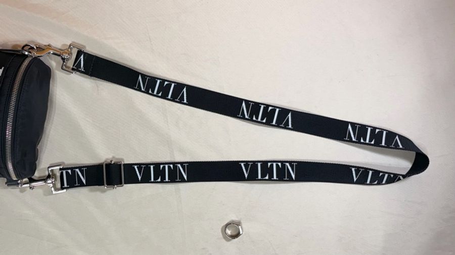 ‼️全台最甜 近新閒置 Valentino 黑白logo 肩背斜背包/胸包-9