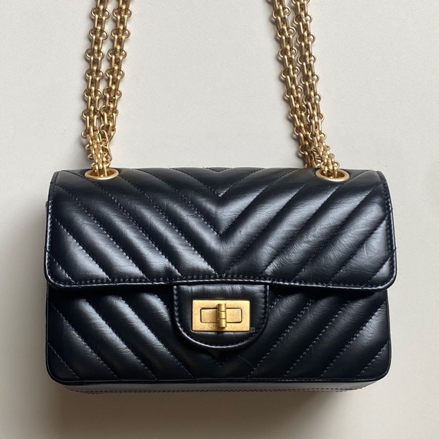914intheair精品代購『全新全配』Chanel 香奈兒 經典黑金牛mini coco 2.55 口蓋包 大mini CF 20cm 山形紋-13