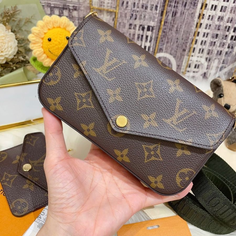 《近全新 》芯片款 經典 M80091 老花三合一綠色背帶 肩背/斜背包-6
